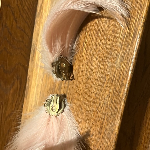 Elegant Feather Hair Clips with Gem Accents - Picture 4 of 5